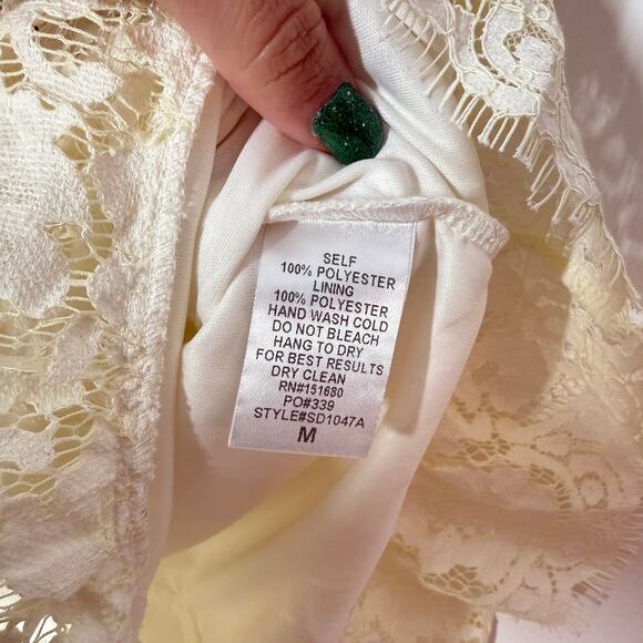 Storia Shift Dress NWT Womens M White Floral Lace Bridal Ethereal Classic Party - Picture 9 of 9
